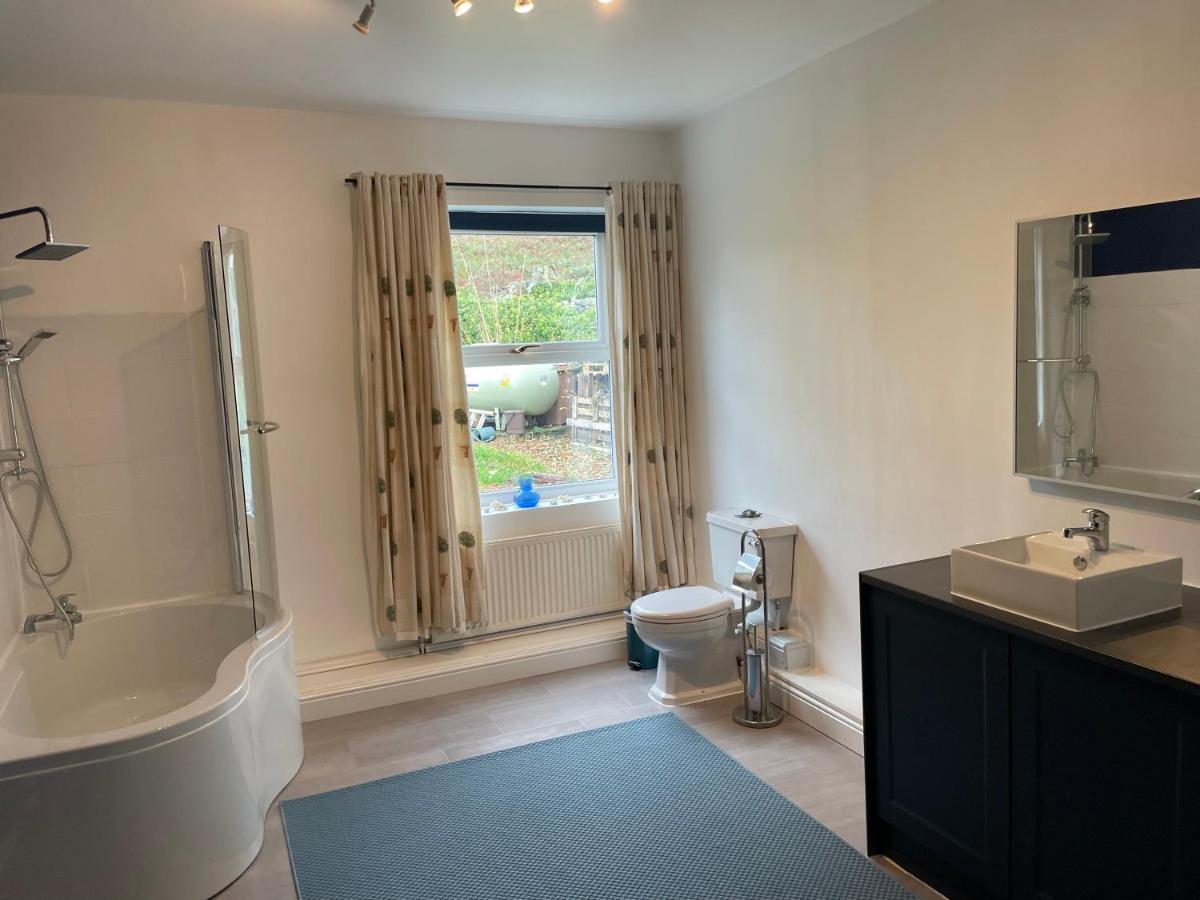 Spacious 3 Bedroom Garden Apartment In Snowdonia National Park Garndolbenmaen Екстериор снимка